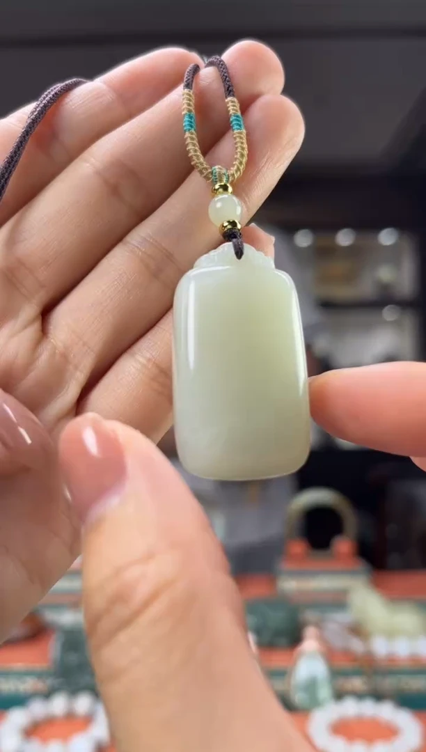 和田玉未镶嵌颈饰佩佩