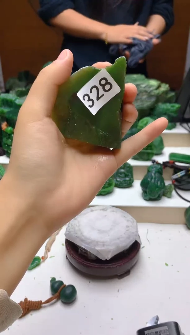 未镶嵌和田玉（碧玉）珠宝半成品0