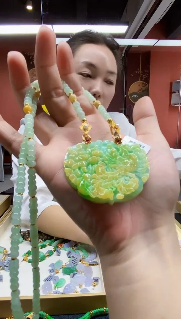 颈饰未镶嵌翡翠吊坠
