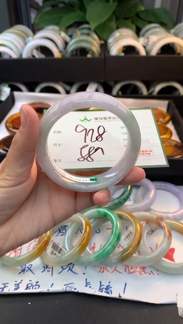未镶嵌定制翡翠毛货需精细抛光+多人