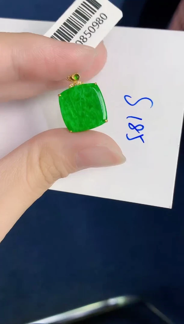 颈饰18K金镶嵌翡翠天然翡翠缅甸A货