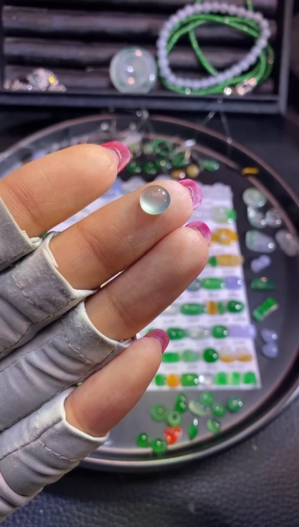 翡翠挂件未镶嵌蛋