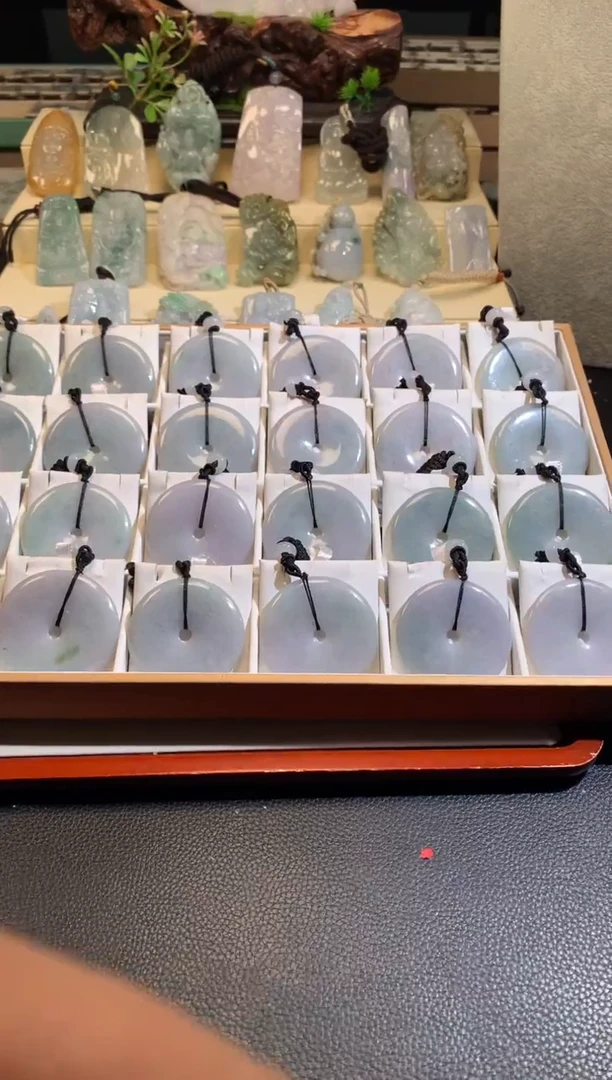 翡翠未镶嵌颈饰6/13/305多样性发其一