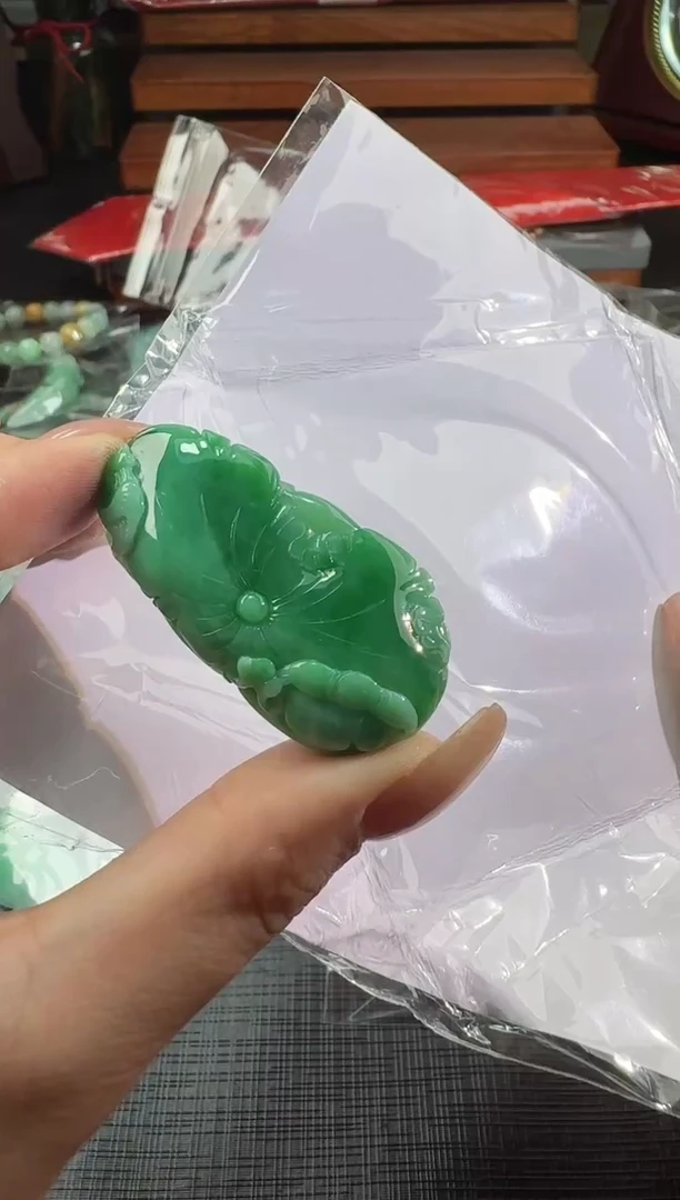 翡翠未镶嵌颈饰l****8100714190