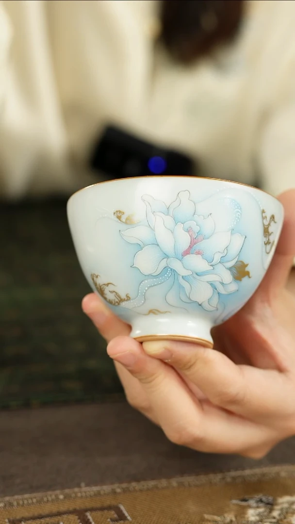 善窑厂汝窑月白莲花描金鸡心杯