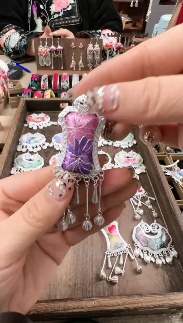 【闪购商品】织绣民族风老绣饰品194