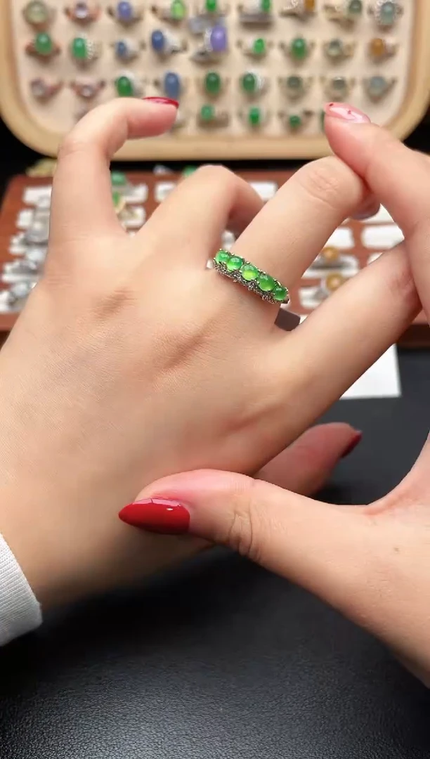 银S925镶嵌戒指翡翠一物一证一礼盒