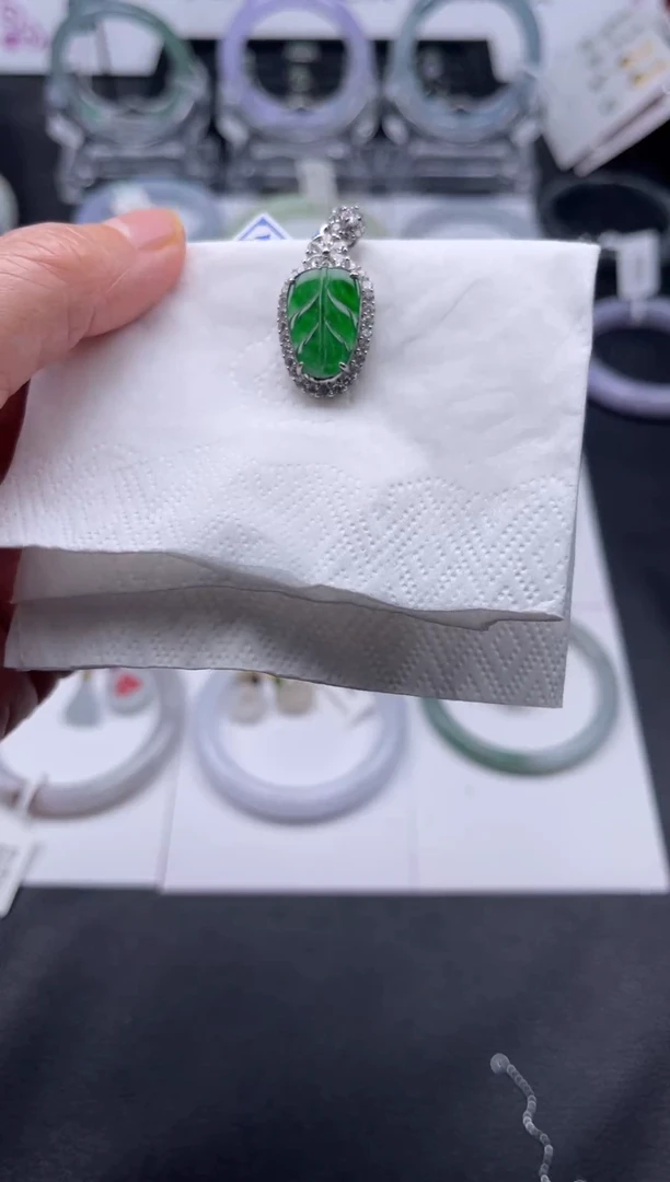 【闪购商品】翡翠颈饰银S925镶嵌满绿叶子