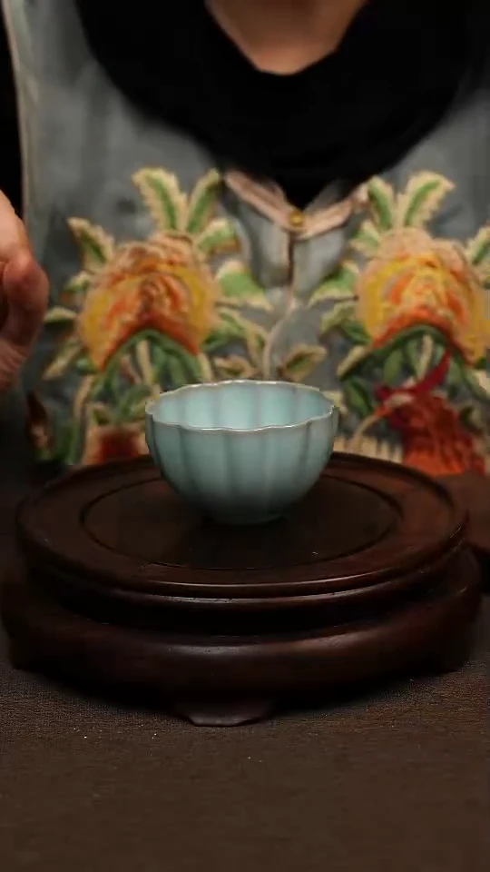 瓷片天青色菊花杯80ml微瑕不带礼盒