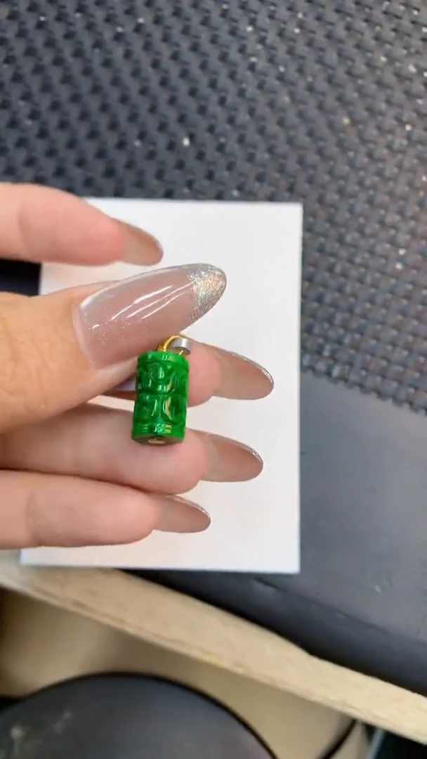 颈饰18K金镶嵌翡翠1