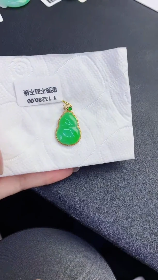 颈饰18K金镶嵌翡翠缅甸天然翡翠a货