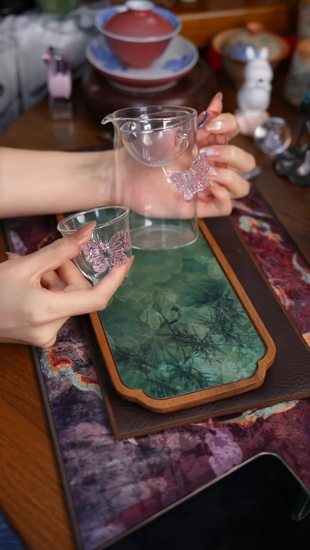 粉蝴蝶逍遥泡茶公道杯QY021，BL370