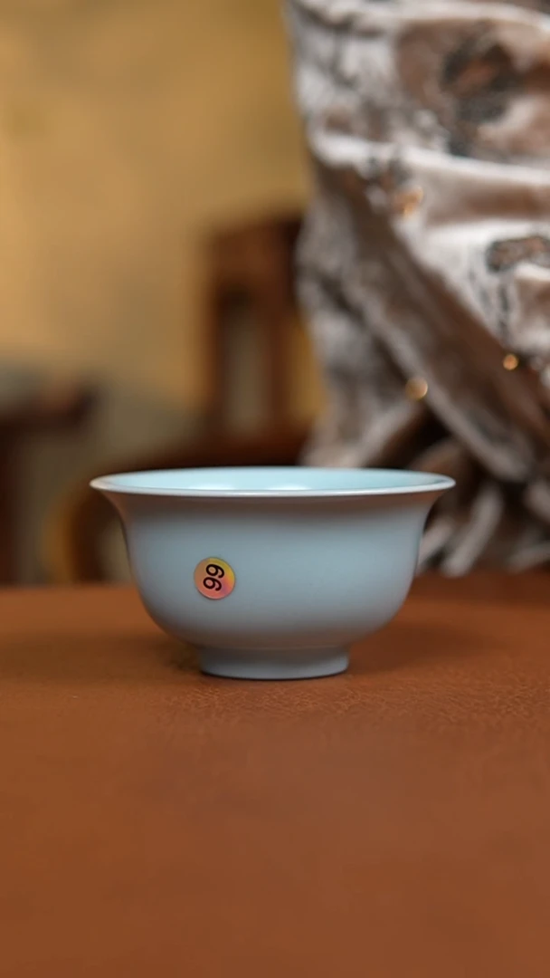 瓷片仿古月白小压手杯微瑕99