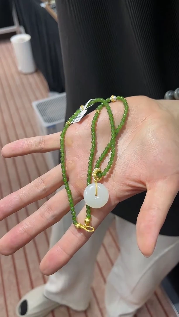手串未镶嵌和田玉俄碧项链卡4+且末天泰白玉平安扣微色差