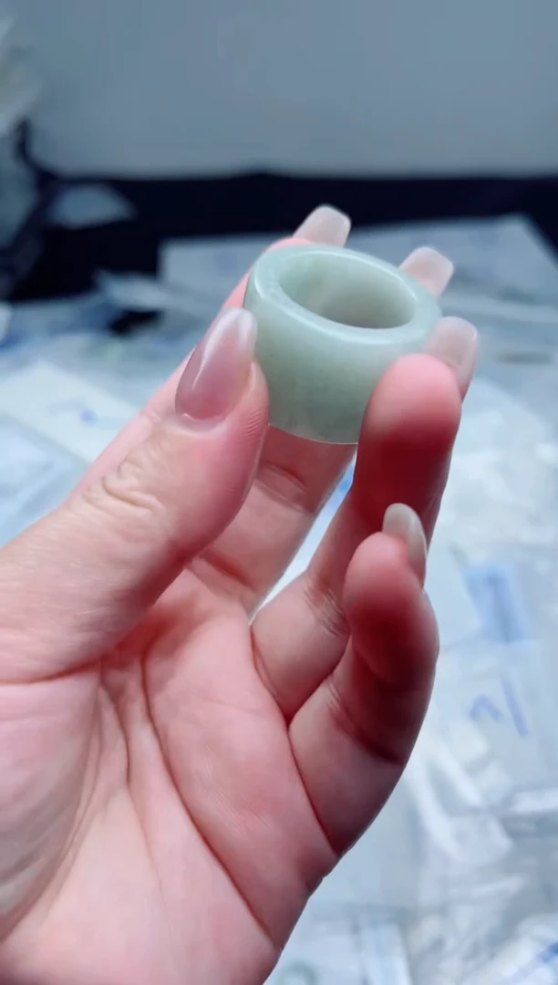 翡翠未镶嵌颈饰戒圈