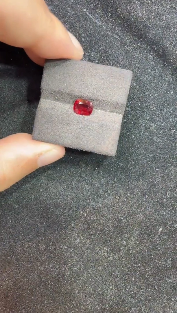 未镶嵌定制定制尖晶石天然绝地武士国际证书1.265克拉