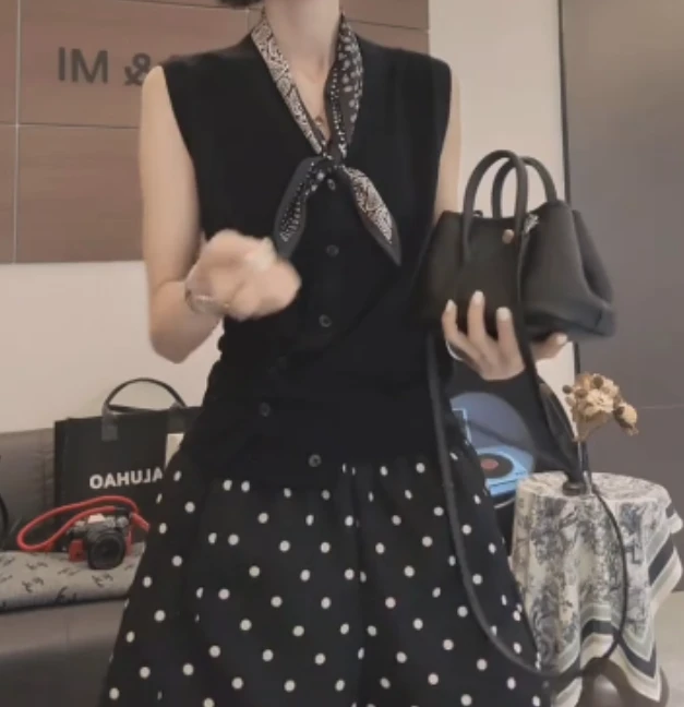 2025夏季新款网红同款洋气减龄气质休闲无袖上衣短裤两件套辉