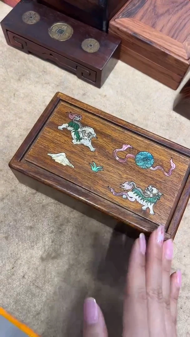 【闪购商品】木狮子滚绣球螺钿机关盒