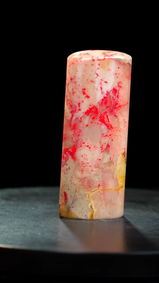 昌化石藕粉冻鸡血石