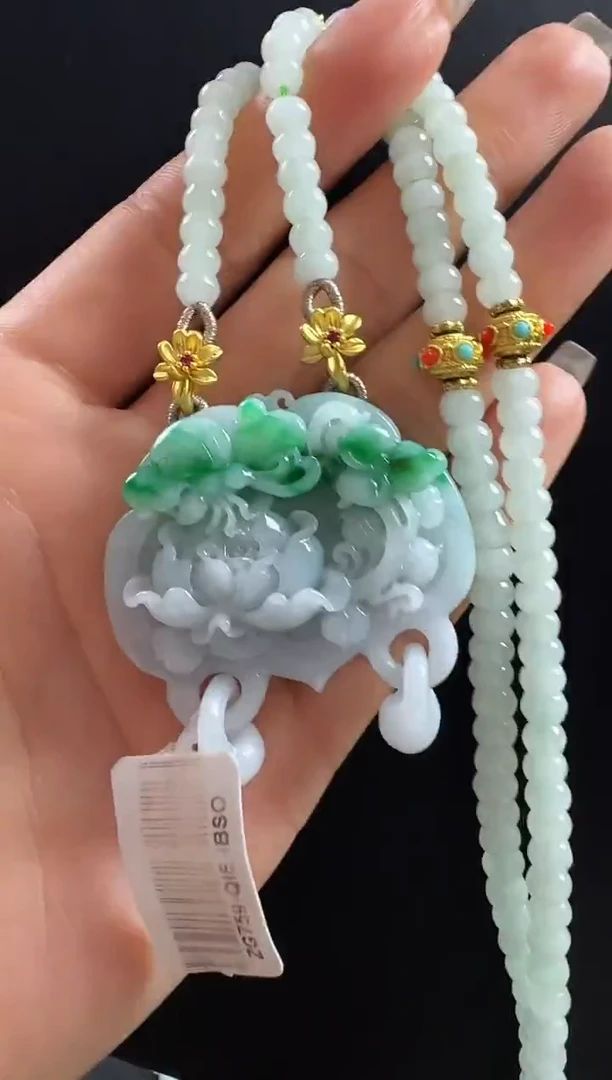 颈饰未镶嵌翡翠蝶恋花