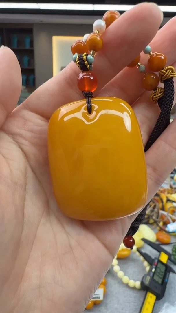 琥珀颈饰未镶嵌213号秒拍 假一罚三