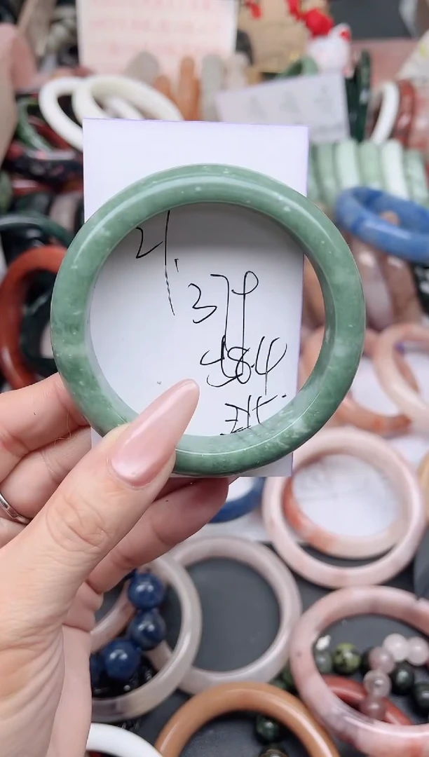 未镶嵌手镯石英质玉379