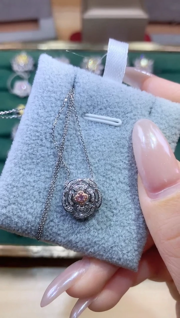 18K金镶嵌项链钻石项链