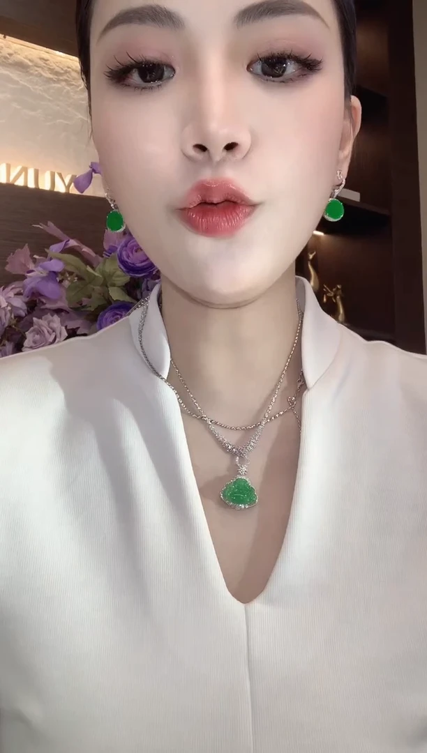 吊坠(不含链)18K金镶嵌翡翠A18