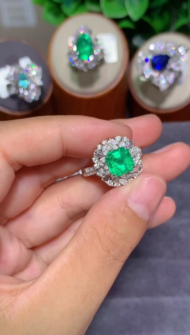 18K金镶嵌戒指祖母绿1.72CT