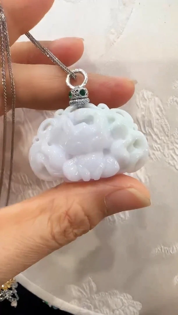 翡翠未镶嵌颈饰国风