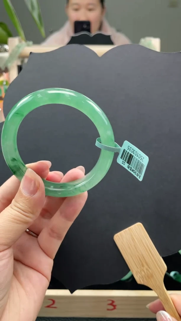 【闪购商品】石英质玉手镯未镶嵌手镯54＋