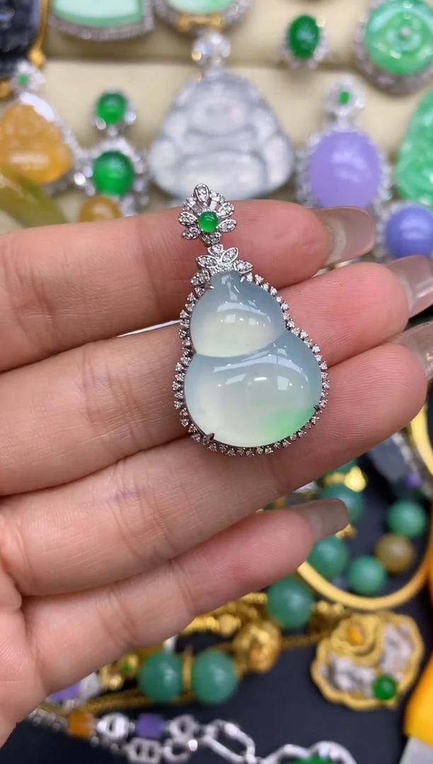 颈饰18K金镶嵌翡翠450-中国好珍宝