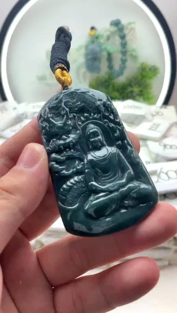 翡翠未镶嵌颈饰属羊属猴佩戴