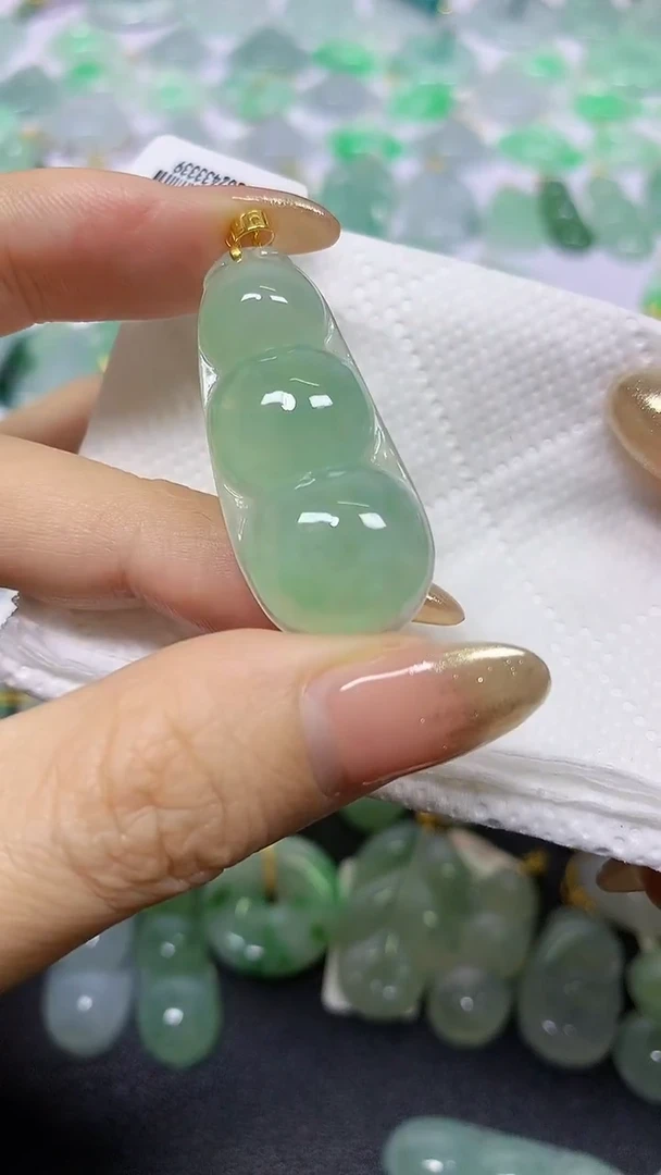 颈饰18K金镶嵌翡翠A货