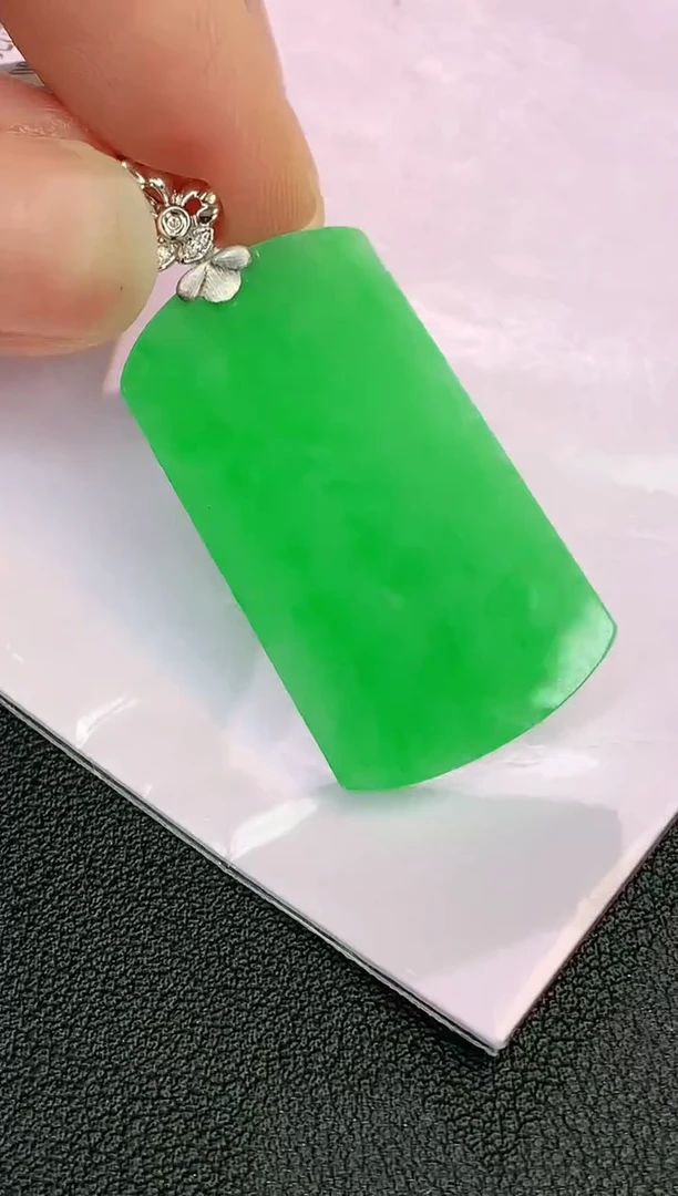 颈饰18K金镶嵌翡翠赠礼盒证书 珍珍