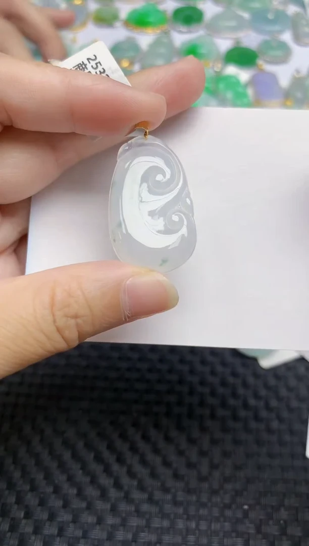 翡翠18K金镶嵌颈饰天然A货翡翠