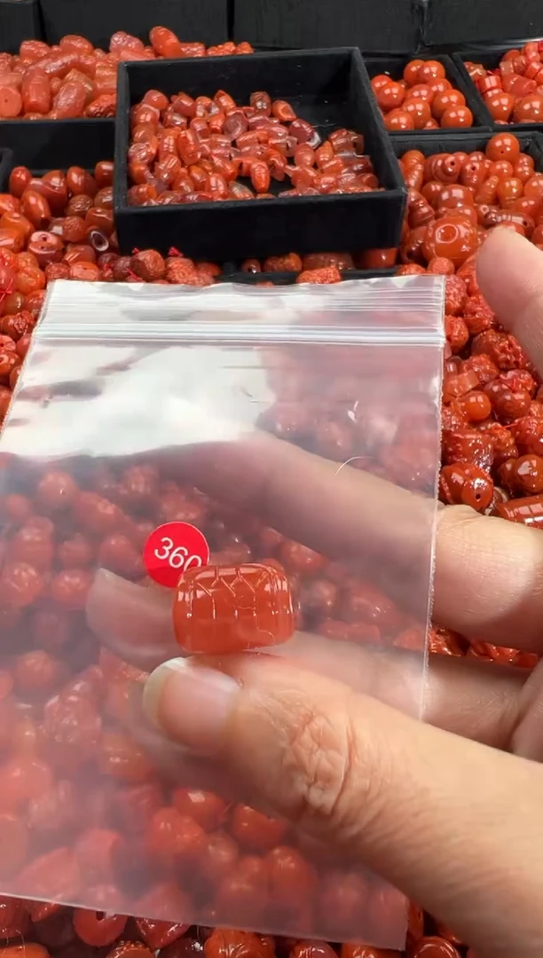 颈饰未镶嵌南红玛瑙1