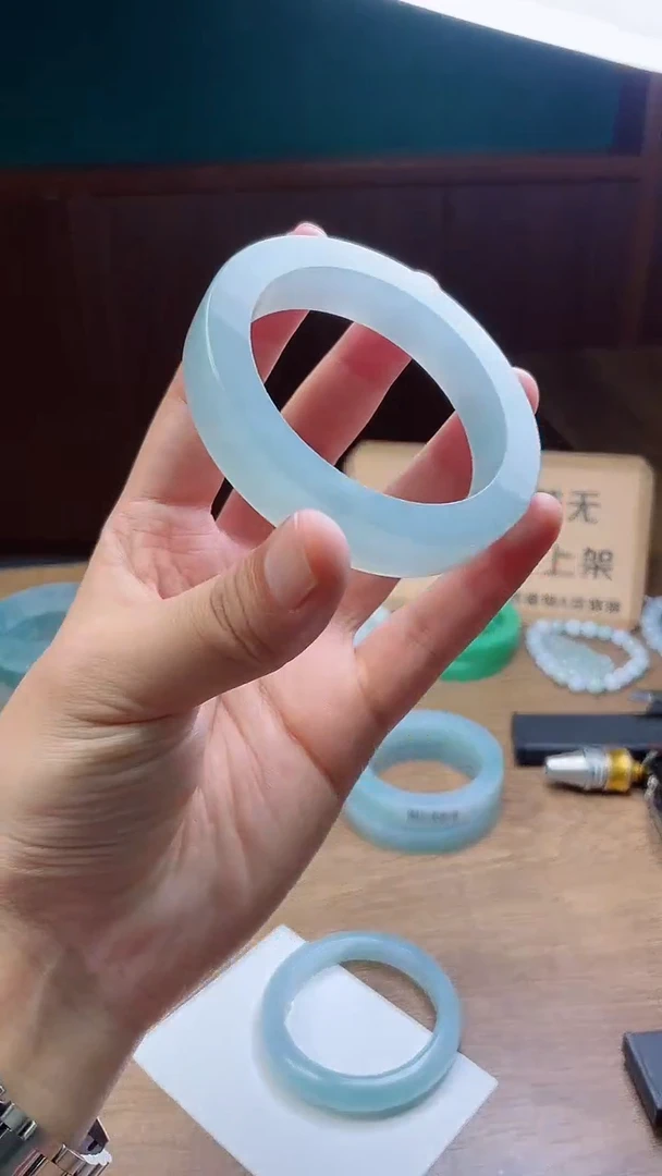 定制翡翠手镯未镶嵌侯定制
