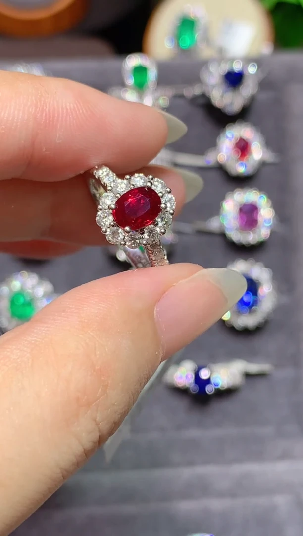 红宝石戒指18K金镶嵌1.07CT