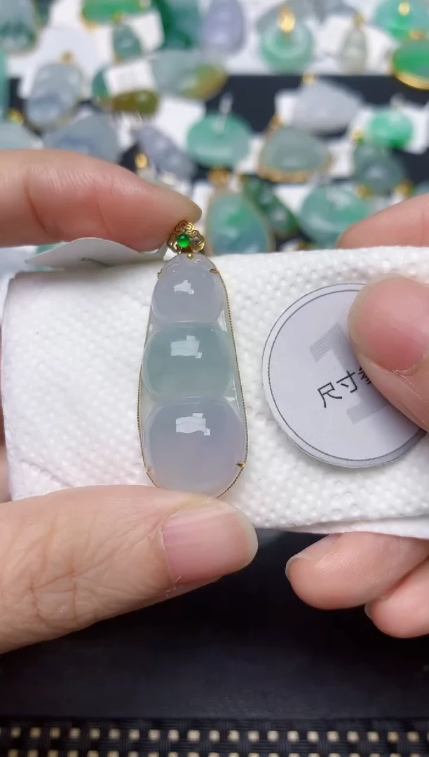 颈饰18K金镶嵌翡翠天然缅甸A货翡翠