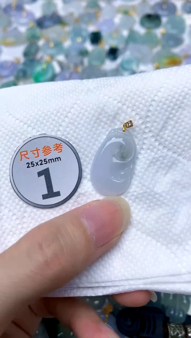 颈饰18K金镶嵌翡翠天然A货翡翠