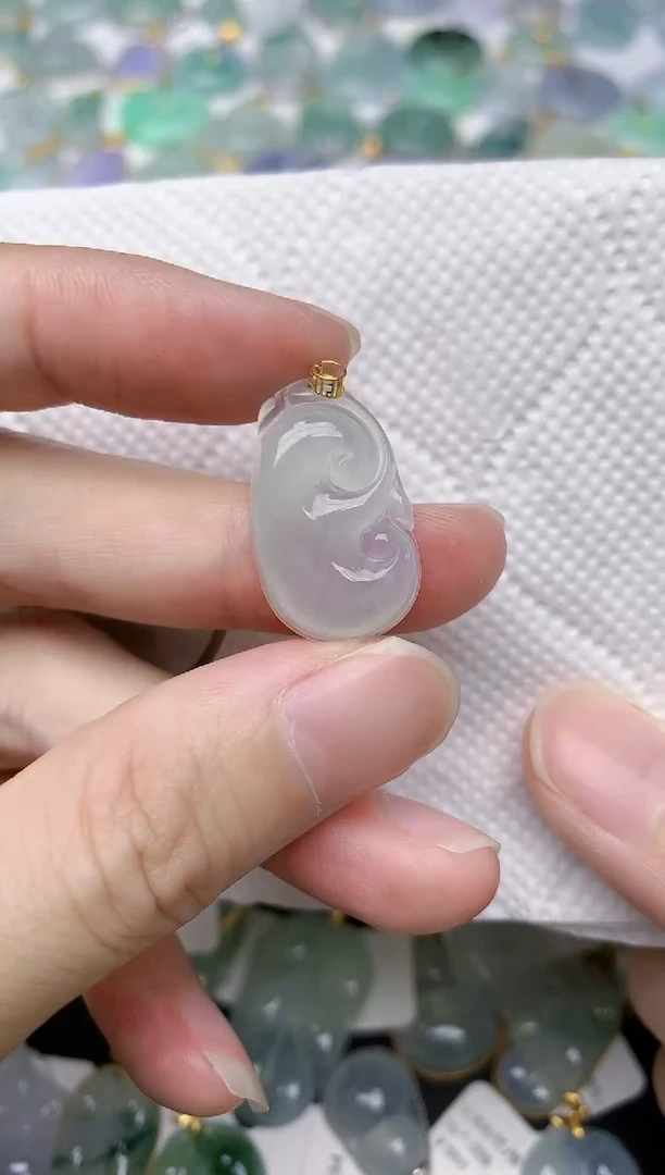 颈饰18K金镶嵌翡翠天然A货翡翠