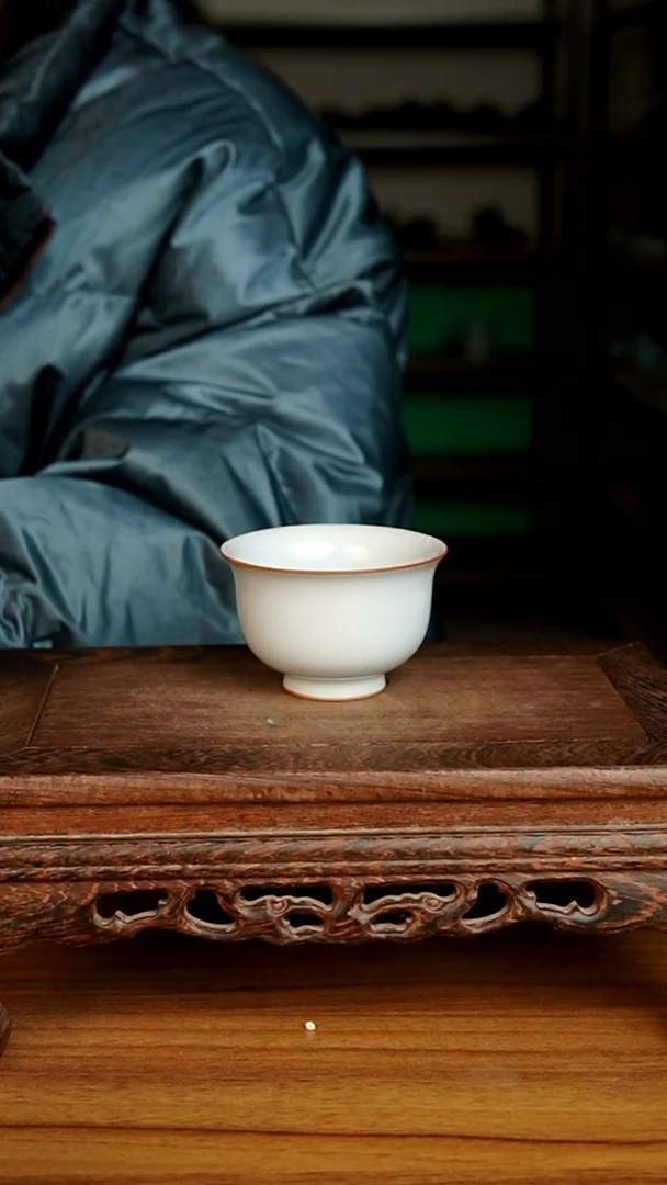 杯月白小压手杯一级