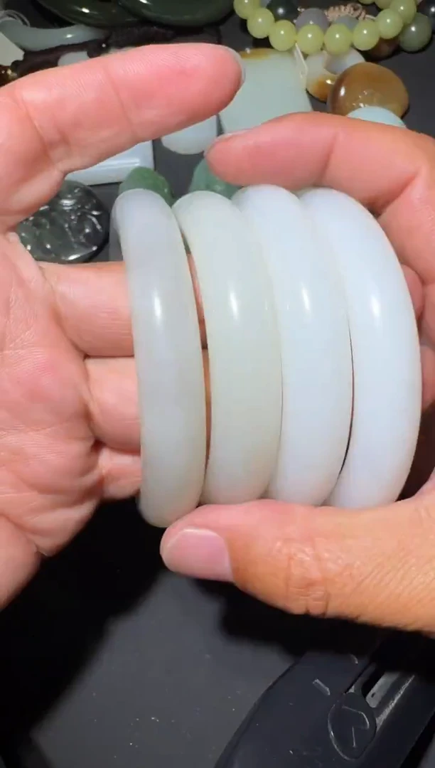 未镶嵌和田玉（糖玉）车挂和田玉