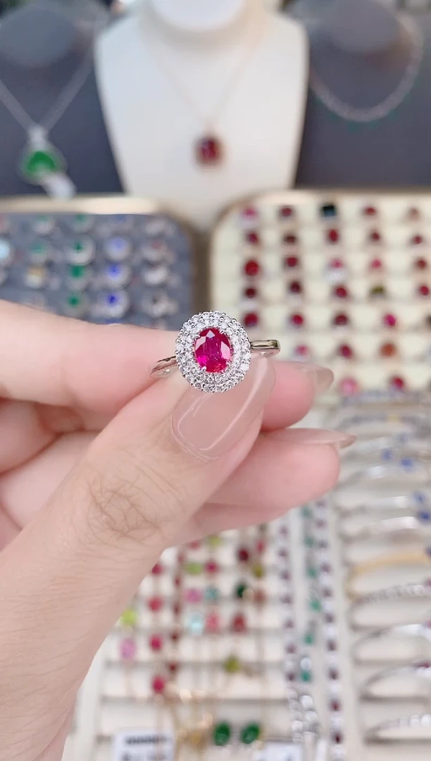 18K金镶嵌红宝石戒指红宝石1