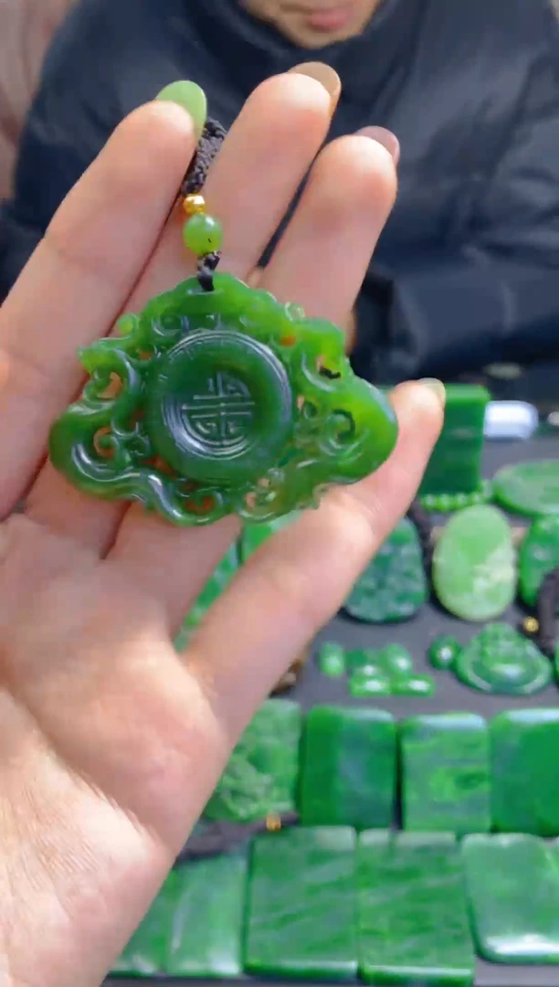 颈饰未镶嵌和田玉1