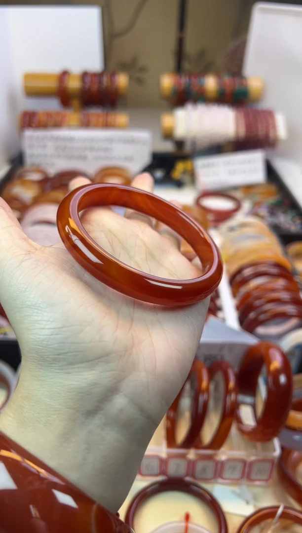 【闪购商品】玛瑙/玉髓手镯未镶嵌【默认微瑕】60圈口