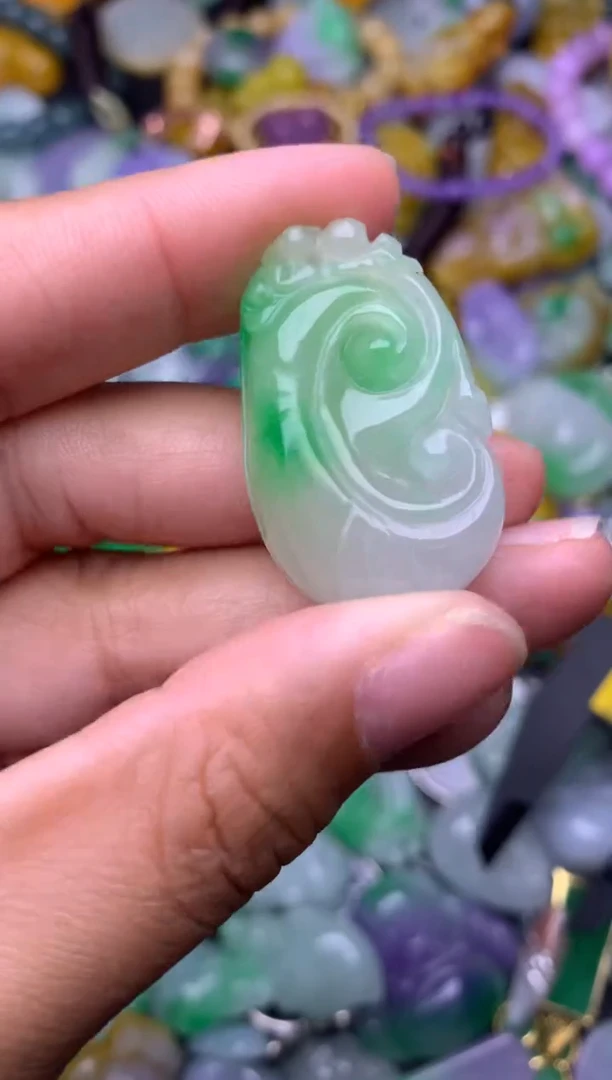 颈饰未镶嵌翡翠缅甸翡翠吊坠