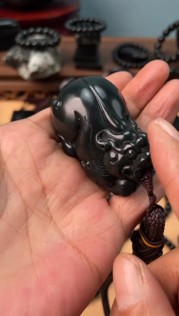 未镶嵌和田玉把件塔青大貔貅