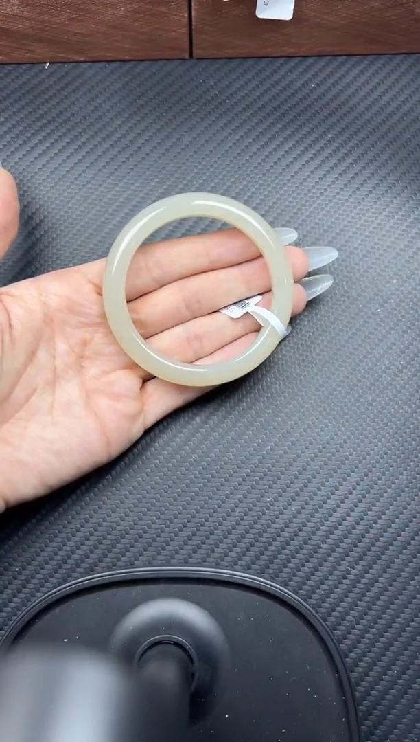 未镶嵌手镯和田玉黑山微色差56手镯M